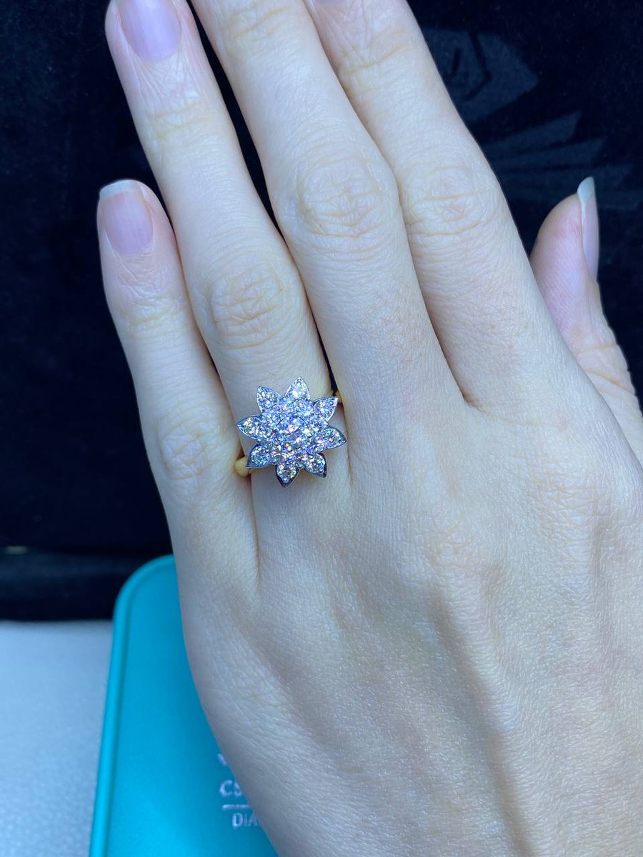 Csnj_Jewellery's tweet image. #Trending #Diamond Rings #VVS1 and Blue #Zircon availabe in #Stock ☎️ Call : 093584444 @Csnj_Jewellery #Cambodia

#trendingvideos  #luxurylifestyle #mensfashion #Collections #Stock #MyTwitterAnniversary #PichVoteySaravody  #PhnomPenh #COVID19 #พิชชี่ #PichyMemeXmissgrandthailand