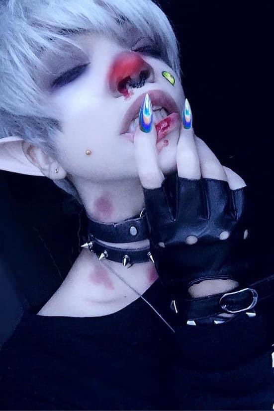 DecklynnM00's tweet photo. π½ #alien #creepycute #silverhairboy #pastel #goth #alternative #emo #art #bruise #blood #vent #greeneyes #alienmakeup #choker #arts #thic #lips #prettyboy #nails #diva #femboy #jawline https://t.co/J9qq1915yT