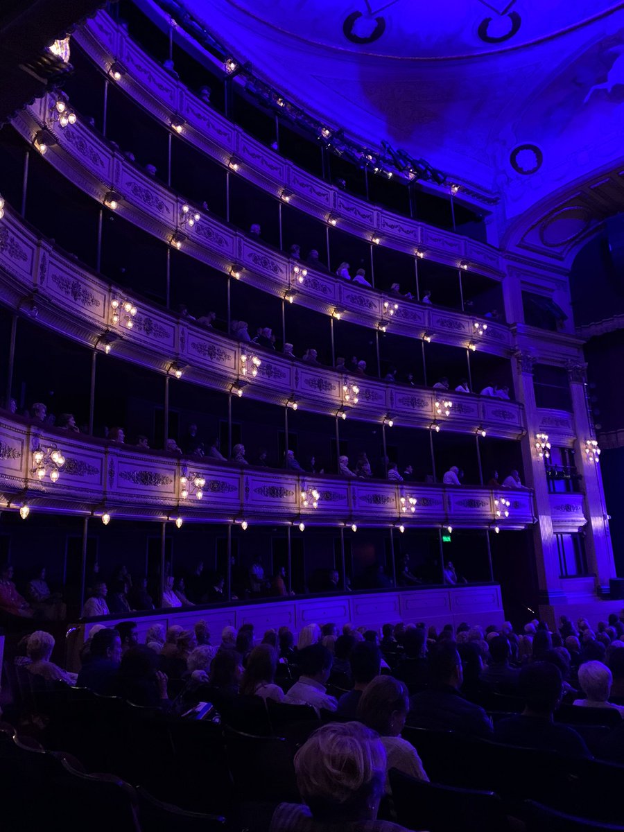 IsabelleValois6's tweet photo. Bonita velada en el @TeatroSolis con el excelente @CanadianBrass Quintet. Gracias al @CCMusicaUY por organizar este excelente concierto.  ¡Buena suerte al Quinteto para sus conciertos en Chile! @CanEmbUruguay @MichaelCGort @CanEmbChile https://t.co/M5IKtoFoh8