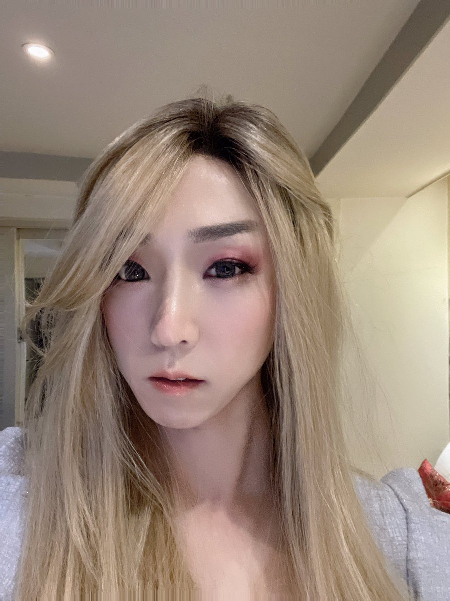 아... 요즘 일 때매 넘 정신도 없곸... 업하고 놀고싶은 생각이 간절... 좋은 분들도 만나러 가고싶구... 빨간사과도 가고싶곸~  좀만 참자 ㅠㅠ