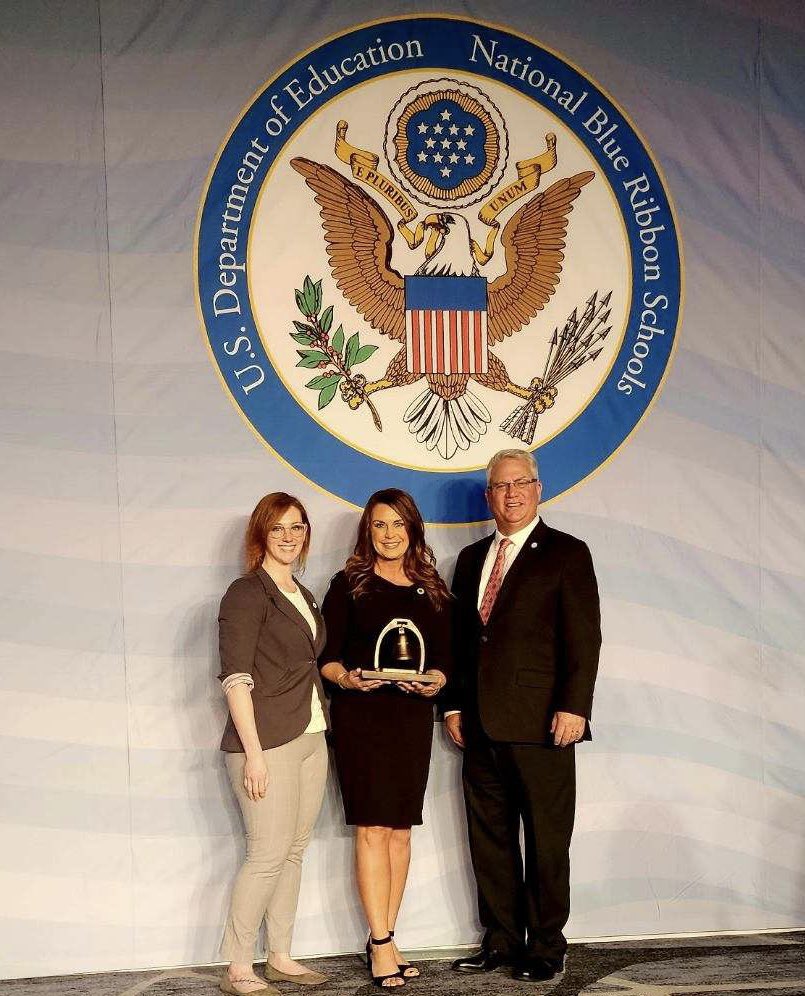 It was so great to see my <a href="/NAESP/">National Assoc. of Elementary School Principals</a> friends, Associate Executive Director <a href="/Griffith2020/">David Griffith</a> and Director of Operations, Nikki Sparks. Thank you for supporting school leaders! #nbrs2022 #terrelhbellaward