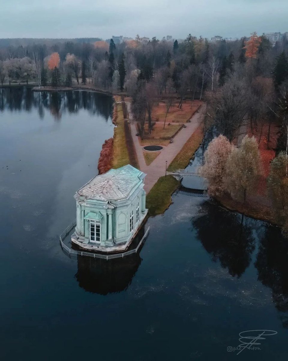 Павильон Венеры в Гатчинском парке

Фото gdeanton_