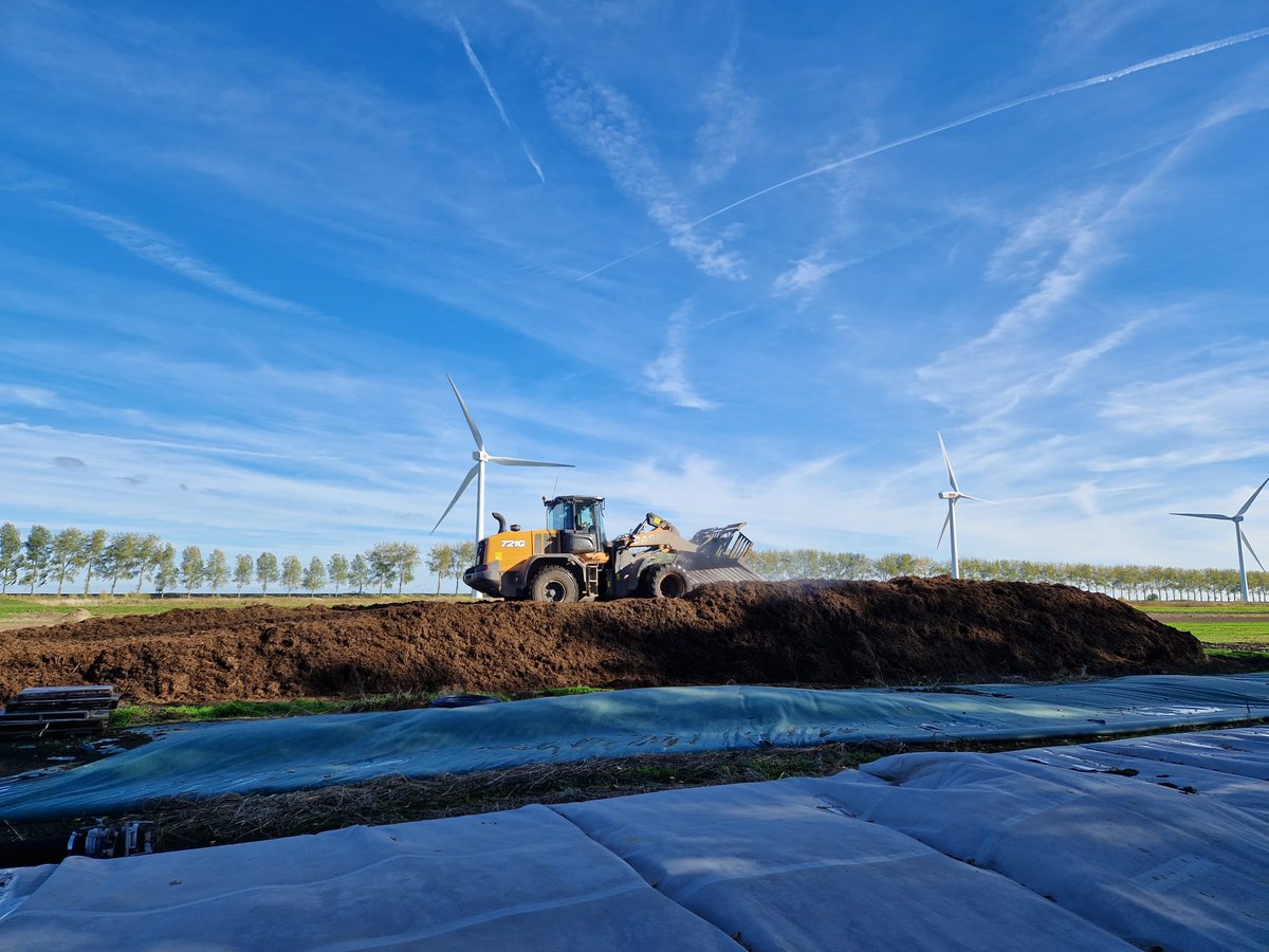 Vorige week werd de eerste lading Bokashi uitgereden in de Proeftuin van Pallandtpolder. Bokashi, Japans voor ‘gefermenteerd organisch materiaal’, is een efficiënte manier om organisch materiaal weer terug te geven aan de bodem. Lees het artikel: lnkd.in/dzNyqbpG