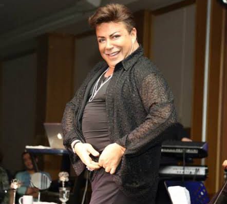 Elde AKQJ109 tankı varken koz çekmeye As ile başlayan erkek