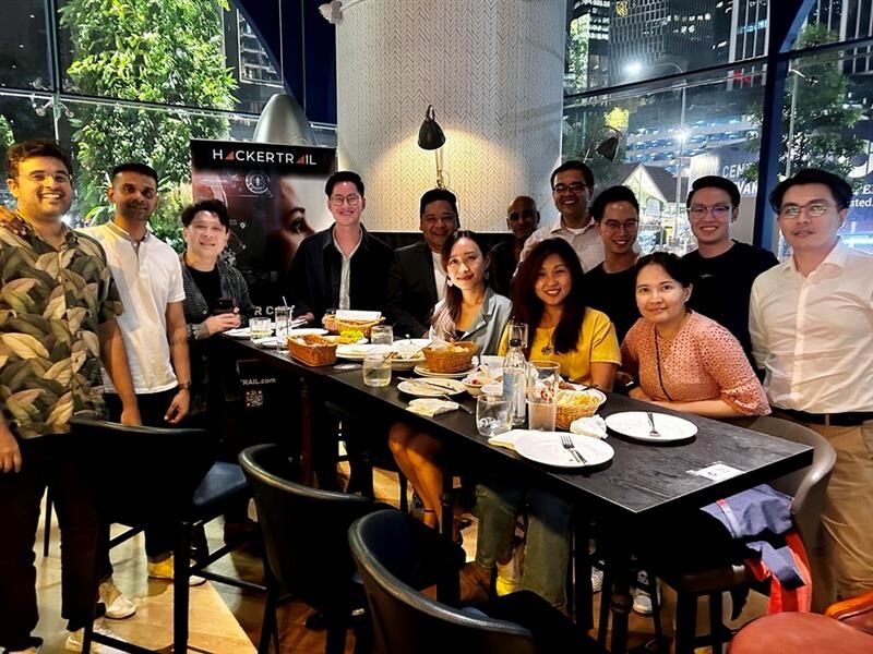 hackertrail's tweet image. #throwbackfriday to a whiskey-full night 🥃

It was a wonderful night spent with this group of Talent Advocates over good food and drinks while chatting about the retrenchment and enjoying each other&apos;s company. 

#PSClub #HackerTrail #GetScout #Litmus #AITalentHunter