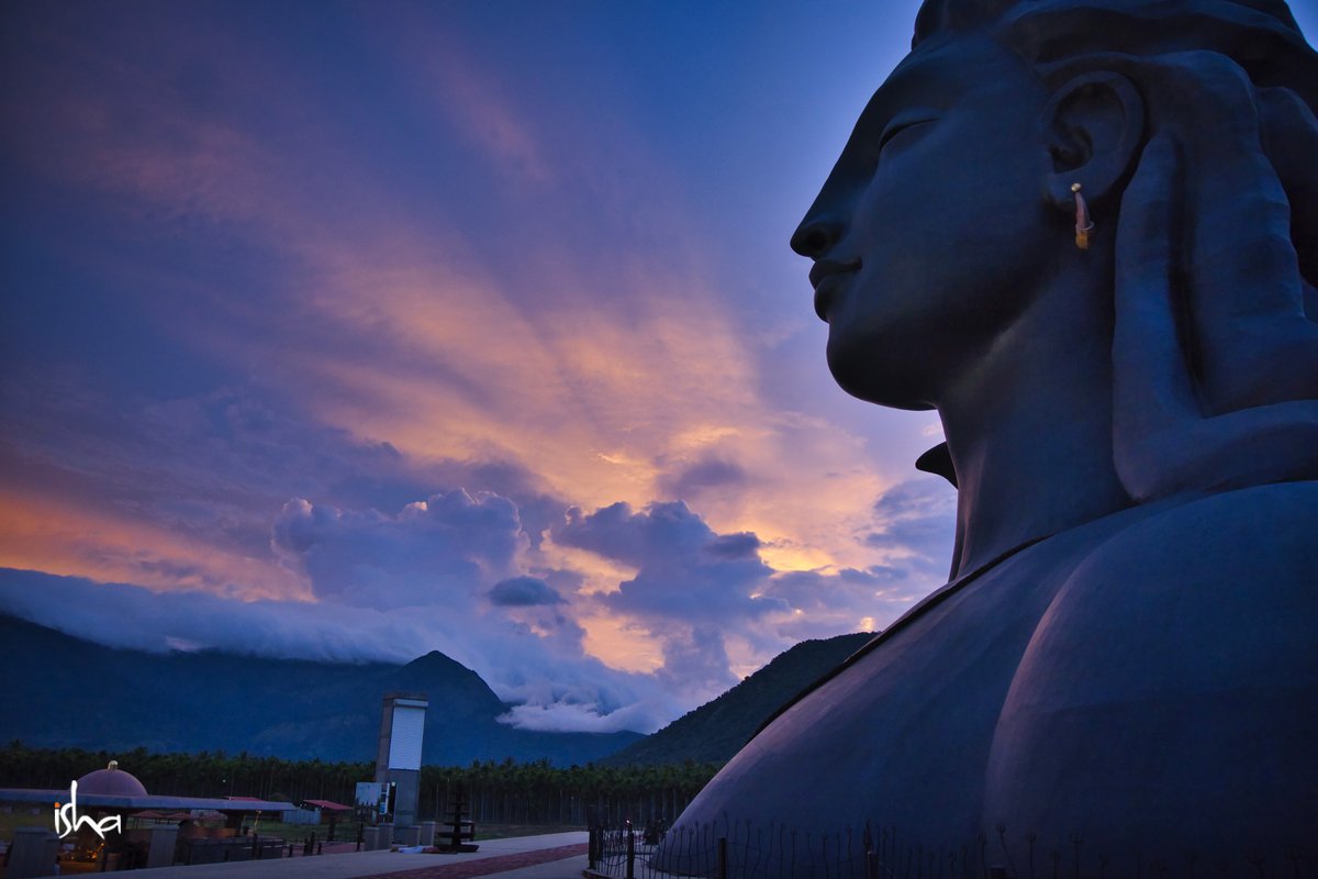 ishafoundation's tweet photo. The sheer Grace of Adiyogi.
#Adiyogi #AdiyogiDarshan https://t.co/oP3zuMhWQM