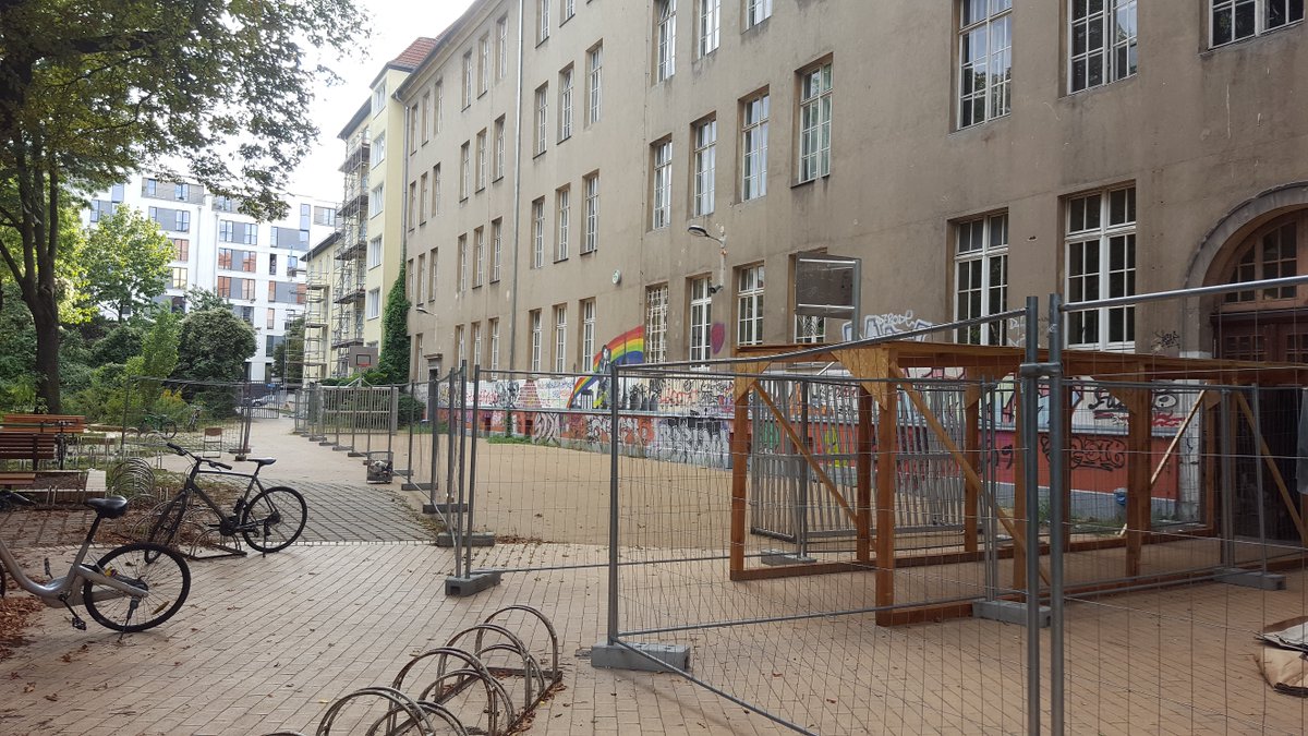 naehrreich's tweet photo. Schulsanierung ist wichtig, damit sich Schule nicht wie #Gefängnis anfühlt - für eine moderne, inspirierende und freundliche Lernumgebung.
#SaniertunsereSchule #WillsteWiederwahl #Pankow
@LEASchuleBerlin @BEA_Pankow @FranziskaGiffey @RegBerlin @senfin @SenBJF @OdaHassepass https://t.co/lcaHmU2F4J