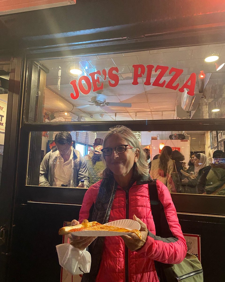 KaminskiMed's tweet photo. Lots of bad things happening in the world - but not all is lost - glad to confirm Joe’s Pizza on Carmine in the Village (not to be confused with all other Joes) is still the best slice in the world . Prove me wrong
#PCCMEats #JoesPizzaNYC  #BestSlice https://t.co/TqRcbJ40Qp https://t.co/JrEBwF9V6F