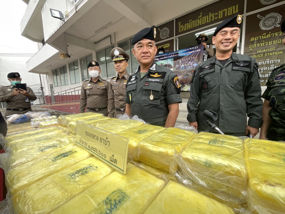 pleunpit_Ch9's tweet image. ตรัง ผู้บัญชาการตำรวจภูธรภาค 9 แถลงยึดยาบ้าเกือบ 2 ล้านเม็ด​ม​ูลค่ากว่า 60 ล้านบาท​ @TNAMCOT