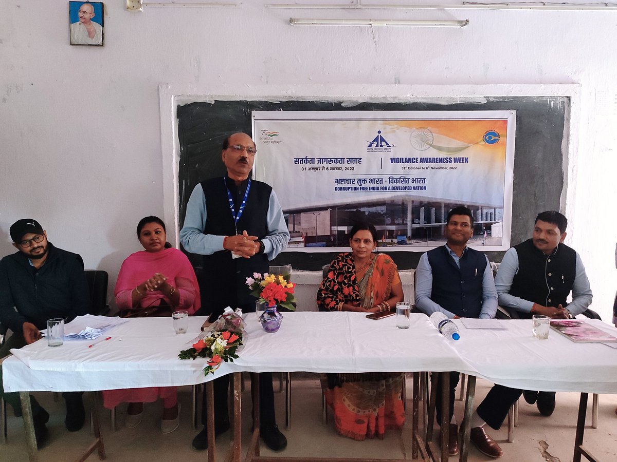 aaiRanchiApt's tweet photo. Quiz Competition for students of Hinoo United Govt. Middle School has been organized during #VigilanceAwarenessWeek2022
Prize, Medal & Certificate provide to all the Winners.
#VAWAAI2022
#Honesty_For_Development
#VigilanceSeVikas
@CVCIndia
@AAI_Official
@aairhqer https://t.co/3pfiiAllZl