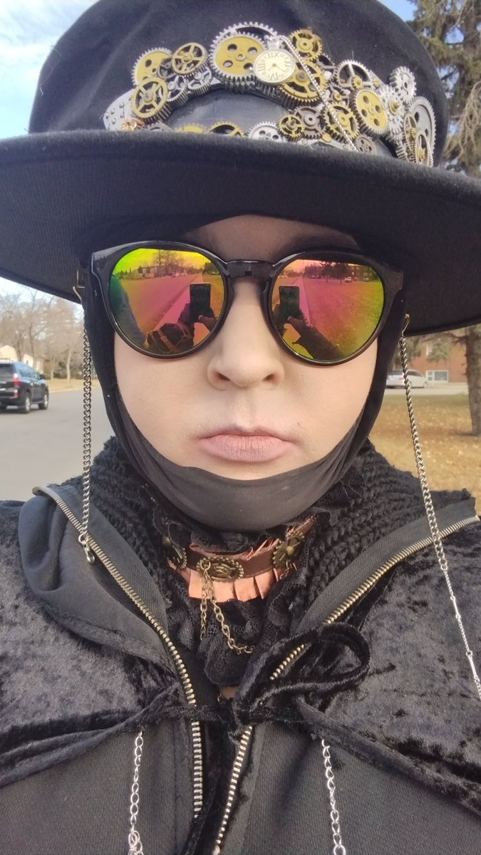 mindlessthenie's tweet photo. A bit late but here's what I did on #Halloween #PlagueDoctor #imadeathing https://t.co/hpklzPIKvH