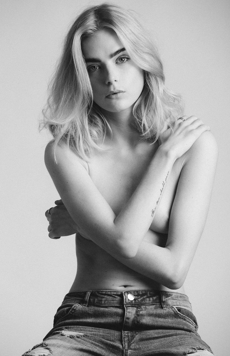ThomasAgatz's tweet photo. Are studio portraits still a thing? ☺️ https://t.co/tcQVLfzEoJ