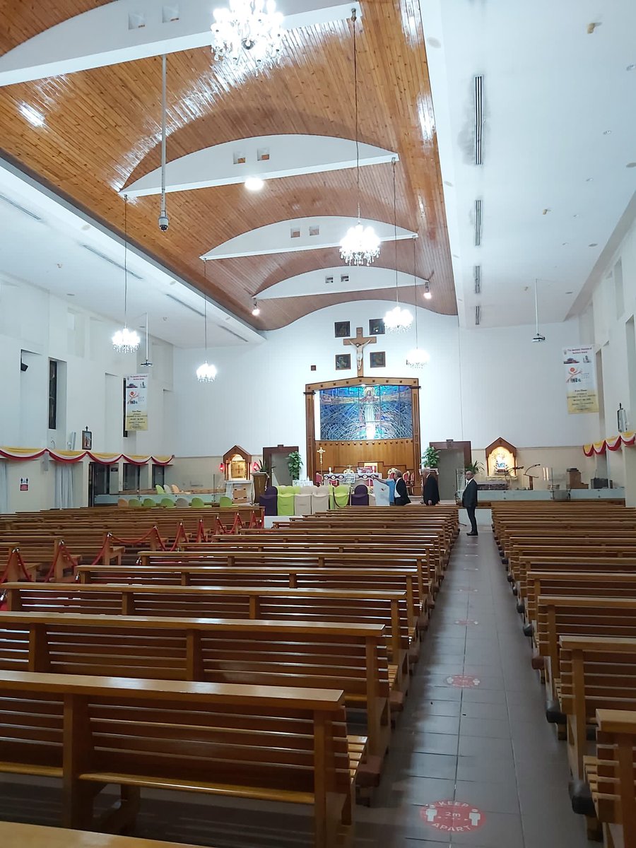Marco_europa's tweet photo. Uno dei volti belli del #Bahrain è quello dei tanti cristiani immigrati, specialmente da India e Filippine, che si ritrovano nella chiesa del Sacro Cuore, costruita a Manama nel 1939 e ora ampliata a altre due sale di preghiera #popefrancisinbahrain https://t.co/ytm7rJWrOK