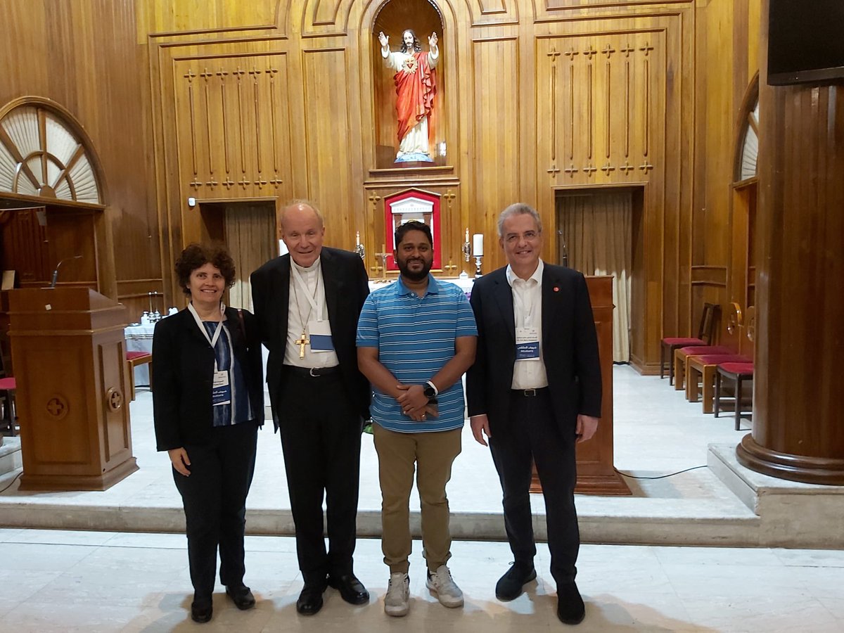 Marco_europa's tweet photo. Uno dei volti belli del #Bahrain è quello dei tanti cristiani immigrati, specialmente da India e Filippine, che si ritrovano nella chiesa del Sacro Cuore, costruita a Manama nel 1939 e ora ampliata a altre due sale di preghiera #popefrancisinbahrain https://t.co/ytm7rJWrOK