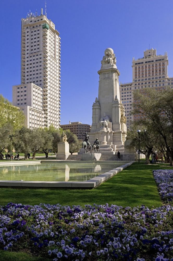 LatorreMendez's tweet photo. @latinapaterson, cuántas 📸 de #cómo era antes nuestra ciudad, nostalgia y rabia, al ver tantas plazas, 🤦cómo era la de mi infancia #Plaza de #España, una parte de hecho ya #privatizada, 😡😡, qué si muy bien que se hayan quitado barreras,pero no hacía falta #fastidiar la Plaza https://t.co/LwkHdlDDqL