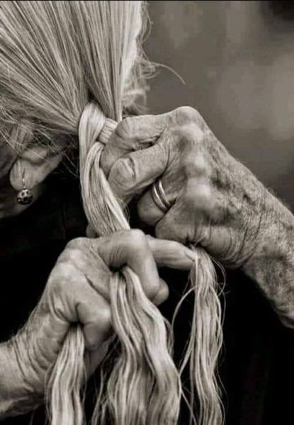 native_explore's tweet image. Nasula, tawacin, nagi. When we braid our hair our thoughts are aligned with our spirit and acknowledge our connection to creator. We recognize our strengths come from the generations of ancestors.
Take good care of your hair and be proud of who you come from.