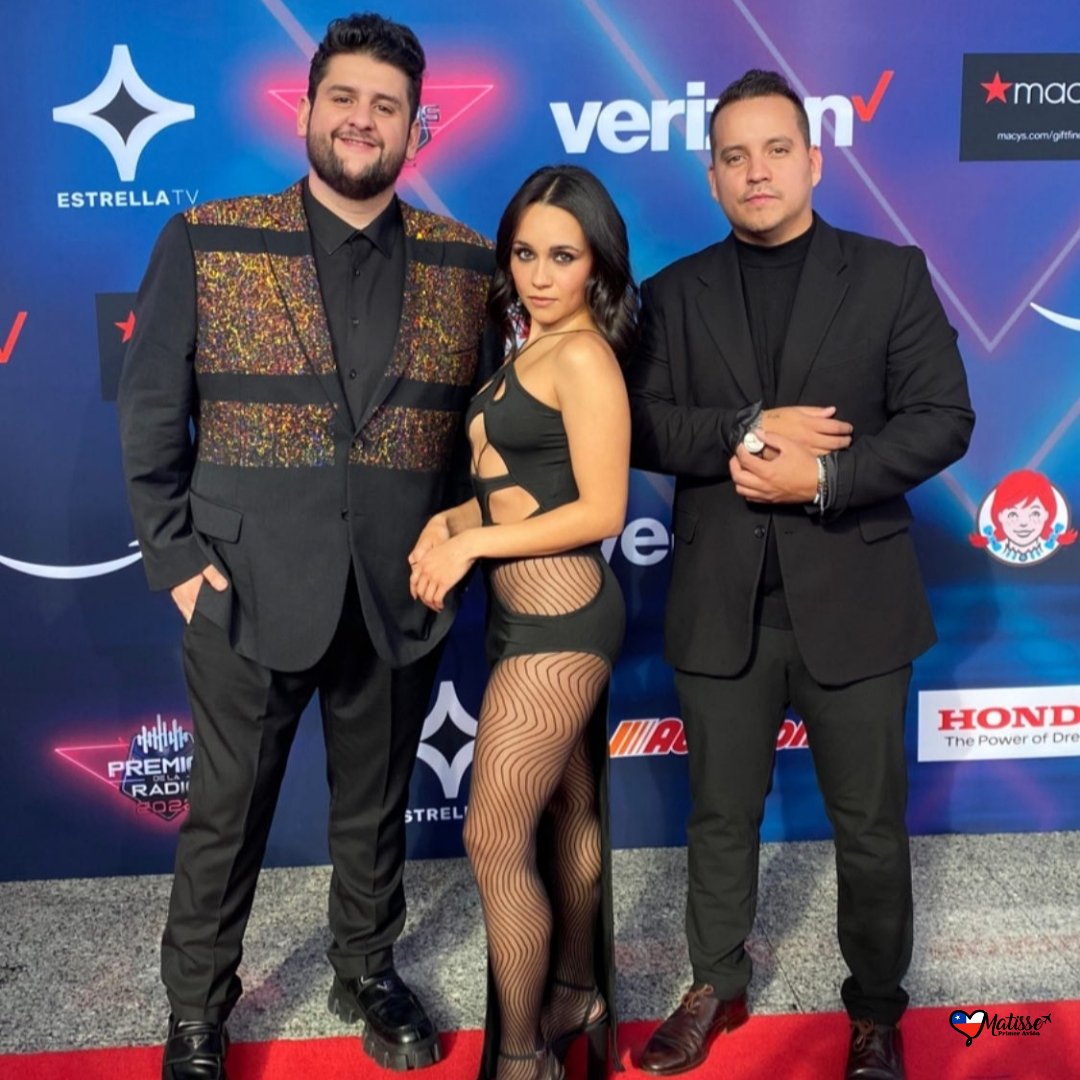 primeravion's tweet photo. @Matisse_Mx en la alfombra roja de los @premiodelaradio 💜

💜 @pablopre
💜 @melissaLRC
💜 @Torres_Roman_ https://t.co/fFfMCORlTt