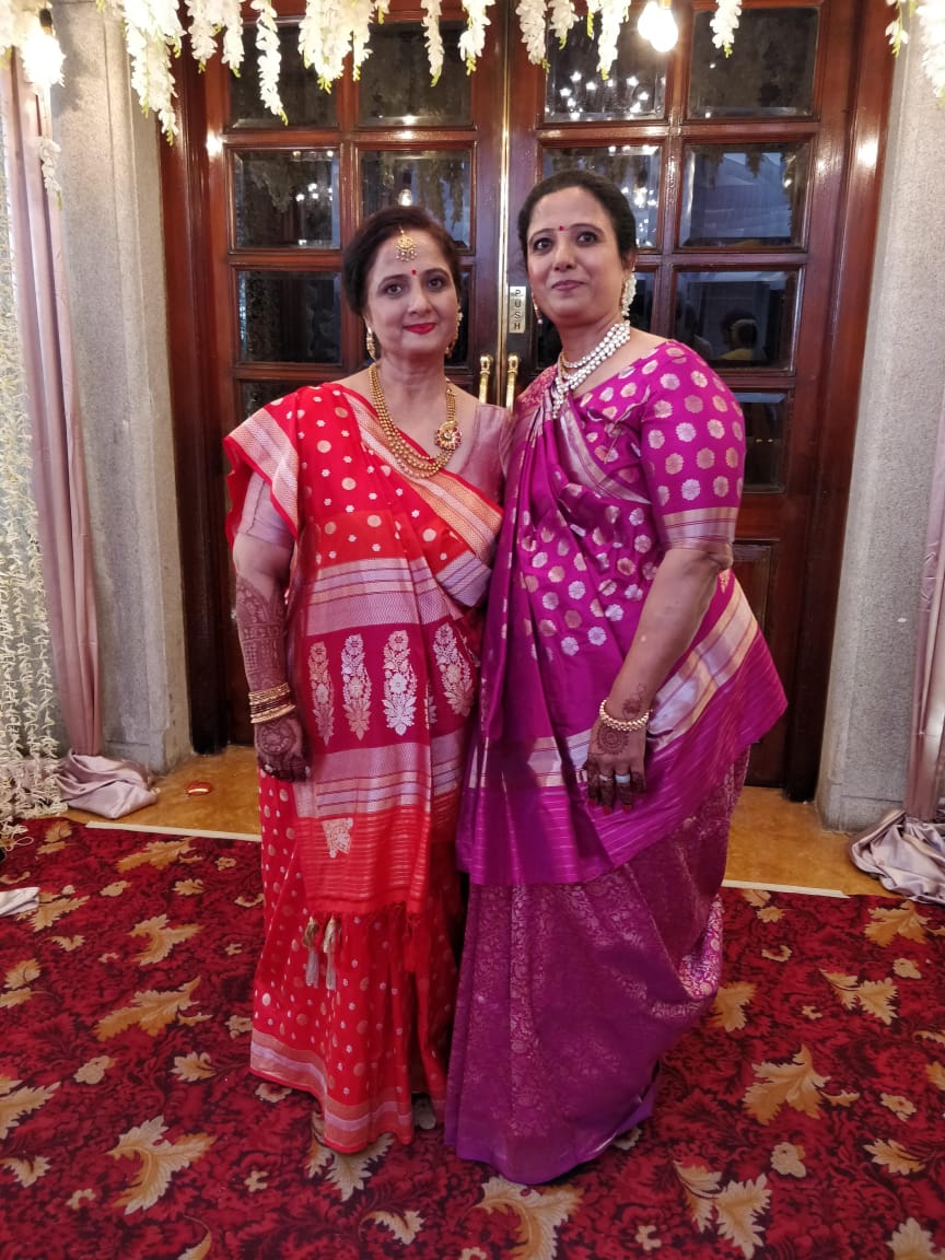 BelaaDesigns's tweet image. Clients become part of one's family.
Details in Ashawali to create bespoke look. Jyoti &amp;amp; Bina are sisters. Gave different looks for child's marriages +919820042350
#belaasanghvidesigns #futureantiques #fashionblogger #styleblog
#patola  #bandhani  #paithani #ashawalli #embroidery