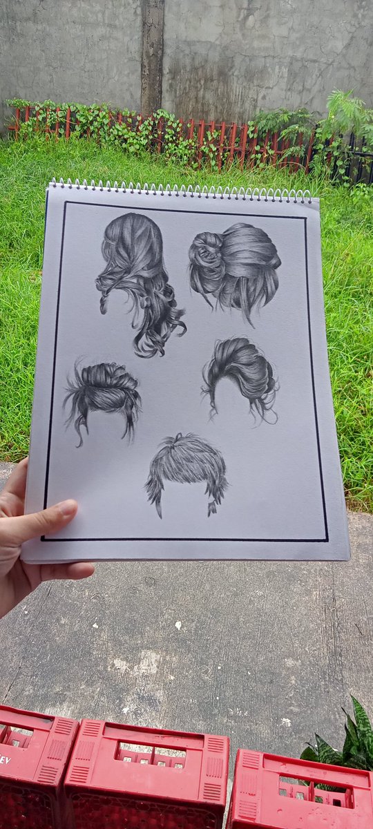 arttangelxx's tweet photo. I've always found it hard to draw hair so finishing this plate was really fulfilling.
#art #arts #graphics #design #graphicsanddesign #hair #facial #facialfeatures #drawing #realism #graphite #graphitepencils #pencil #plate #plates #artstudent #artschool https://t.co/Fge5HWQxYf