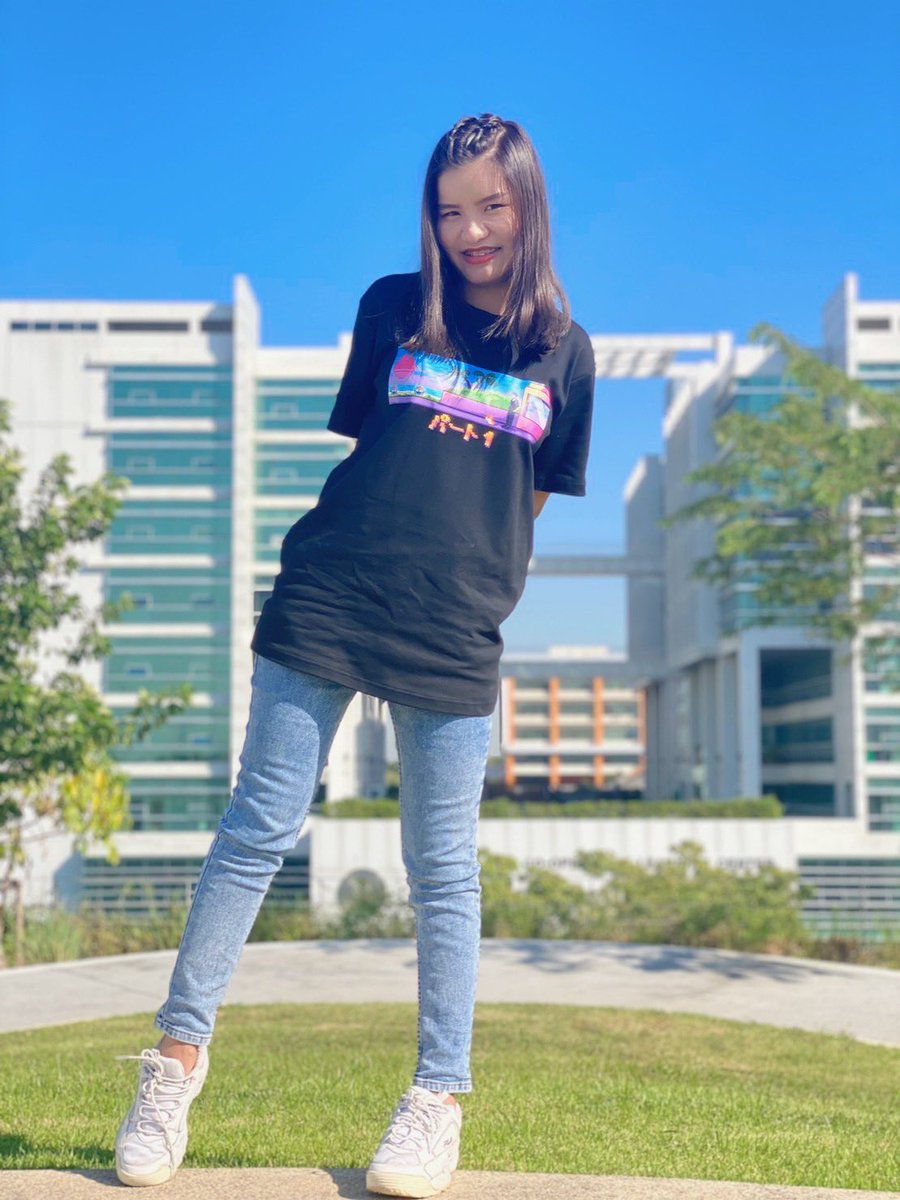 rit_ning's tweet photo. ใส่เสื้อปรัชญ์มาถ่ายรูปตามรอยปรัชญ์ เก๋ๆอ่ะแก เสื้อใส่สบายมาก เนื้อผ้าก็ดีมากเช่นกัน ไอเลิฟ 🤍
#PartByPrat
#Prat_Bapo @hamtharo_prat https://t.co/JzY8LW3UyO