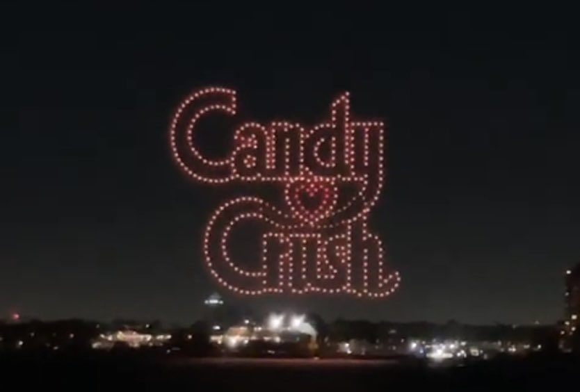 lulumeservey's tweet image. The sky over New York tonight!

A feat by our team - it’s one thing to get some drones, but another to coordinate with the FAA and the many other local and national regulators and get all the permits and follow all the protocols and look out for wildlife and the environment and