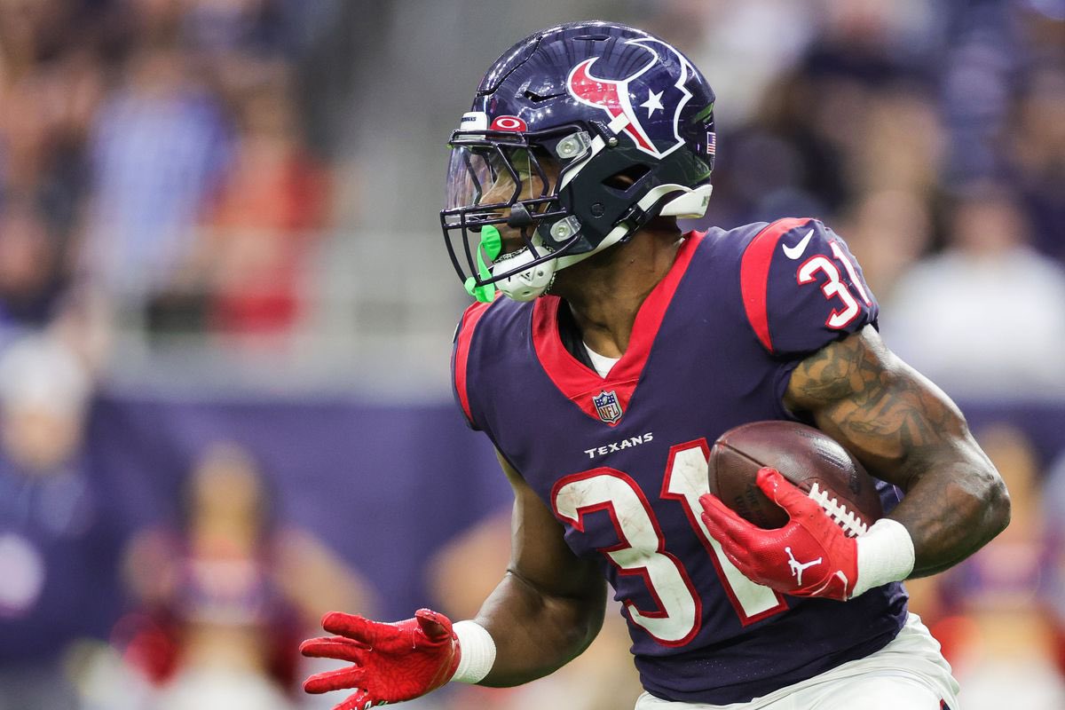 Dameon Pierce vs Eagles: • 27 carries • 139 yards (career high) • 5.1 AVG The Texans rookie RB continues to DOMINATE 👀