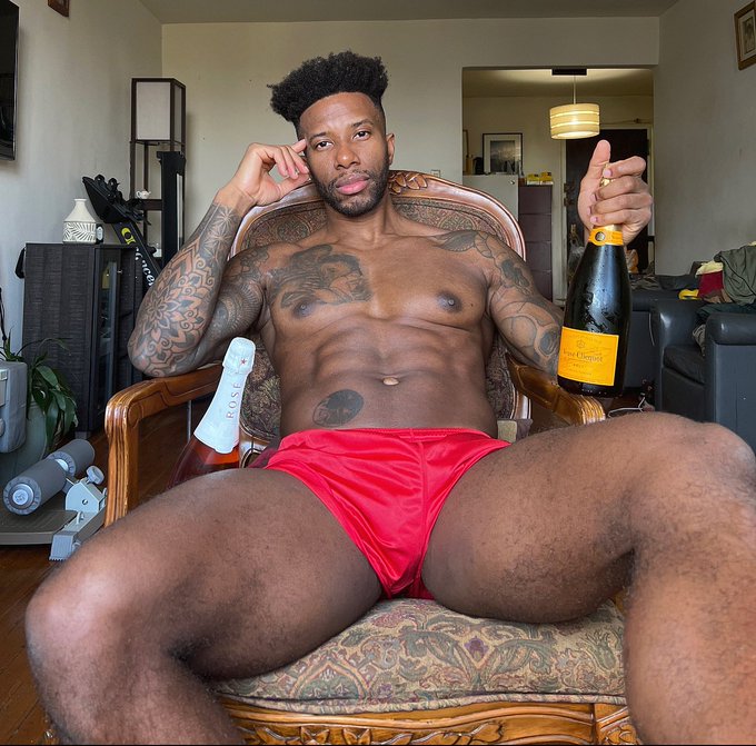 Cαʅʋιɳ Mყҽɾʂ 🇬🇾 - 11/2 🦂 ♏️ The more you praise and celebrate your life, the more there is in life to celebrate. Life isn't about your age. Life is about living. Cheers to health wealth and happiness! Thanks for the birthday wishes! Appreciate you all❤️ @calvinmyershealthandwellness https://t.co/8NZfZELTVf