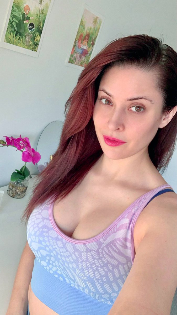 lanaevolved's tweet photo. Post workout selfie but ALSO gonna stream on Twitch Saturday night around 9 if all goes well ☺️

Wishing for ✨Nahida✨ in #GenshinImpact !

#nahida #genshin #stream https://t.co/QBsQhK7GTI