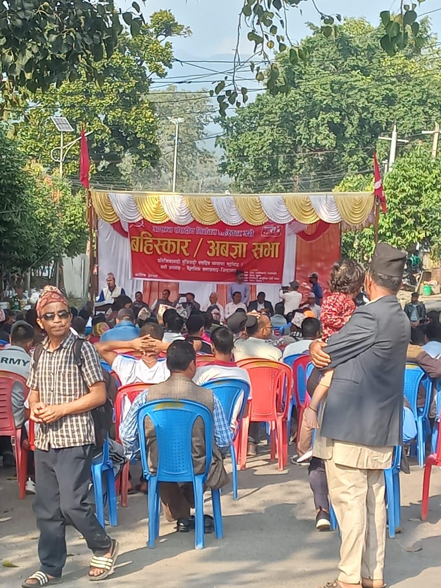 GaneshBravo's tweet photo. सामाजिक संजालमा नो नो नट अगेन पनि भन्न नपाईने तर मुख्य सडक नै अवरोध गरेर चुनाव बहिष्कार भन्न पाईने यो कस्तो तोरी आचारसंहिता हो @ECNOfficial ! बढ़ी भएको तोरी यता झार्नभन्दा निर्यात गरौ बरू ! https://t.co/0Mymx6YmsG