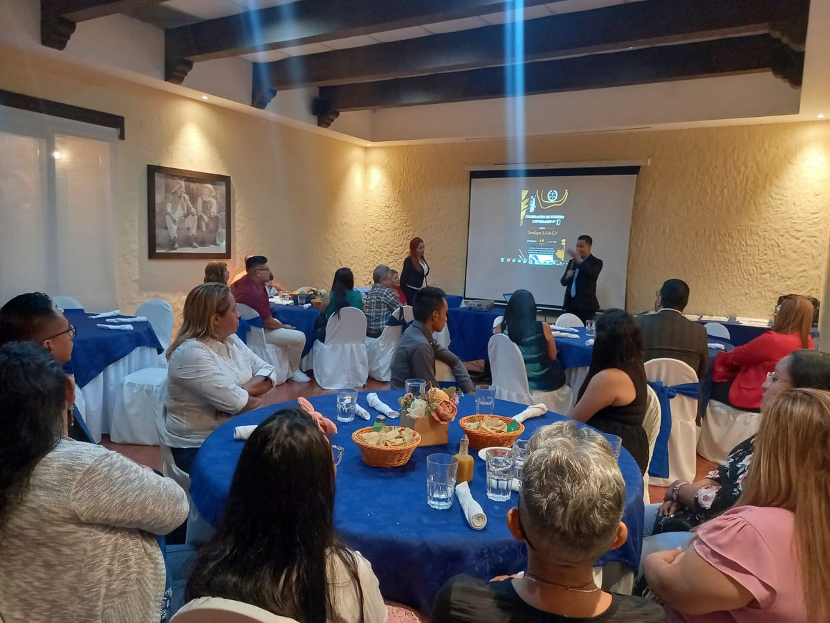 SServileges's tweet photo. 🎉 Realizamos la Celebración de Nuestro #Aniversario10. En el cual premiamos a nuestro equipo de Abogados y Fundadores. Por el gran trabajo jurídico social realizado en esta década. El cual a beneficiado a mas de 5,000 personas. #SERVILEGES. 😎👌⚖🇸🇻

@joya_rudy @IvaniaCruz15 https://t.co/k6RbLNdBqb