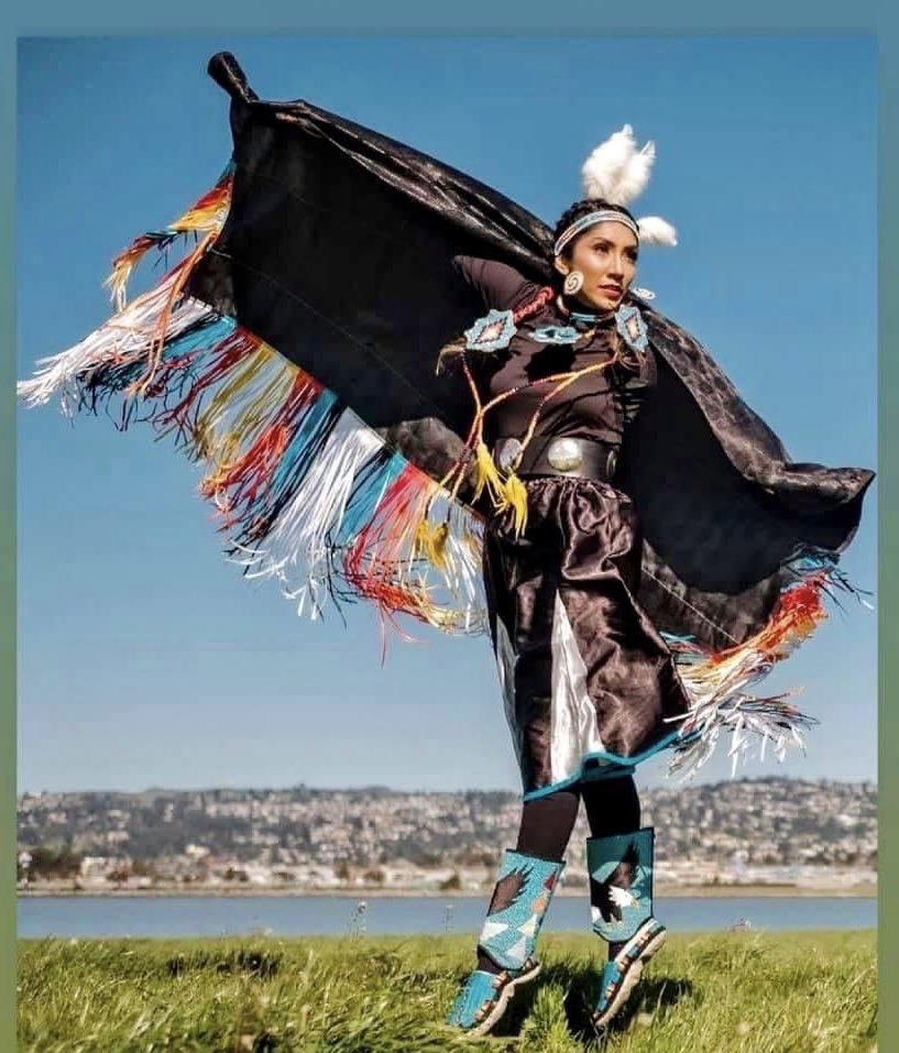 Dago te’. Welcome all, Melinda here. Scholar, Apache woman, Native scientist, sometimes beader, dancer -full time good fire plant/soil ecology &amp; Native American Studies nerd 🌿