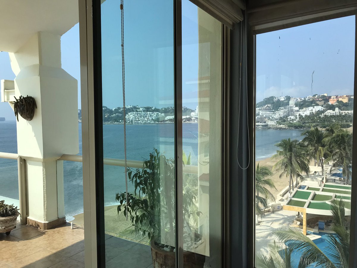 LibDePaz's tweet photo. Algo bien la vista de mi trabajo en esta semana, cuando llegue al trabajo en la orilla del mar , vi que salieron los delfines 🐬🥰, ya tenia rato que no los miraba salir de su casa , el océano,
( cosas que solo vivimos los de la  costa ).@ryshardsc https://t.co/cQWhdOVmOm