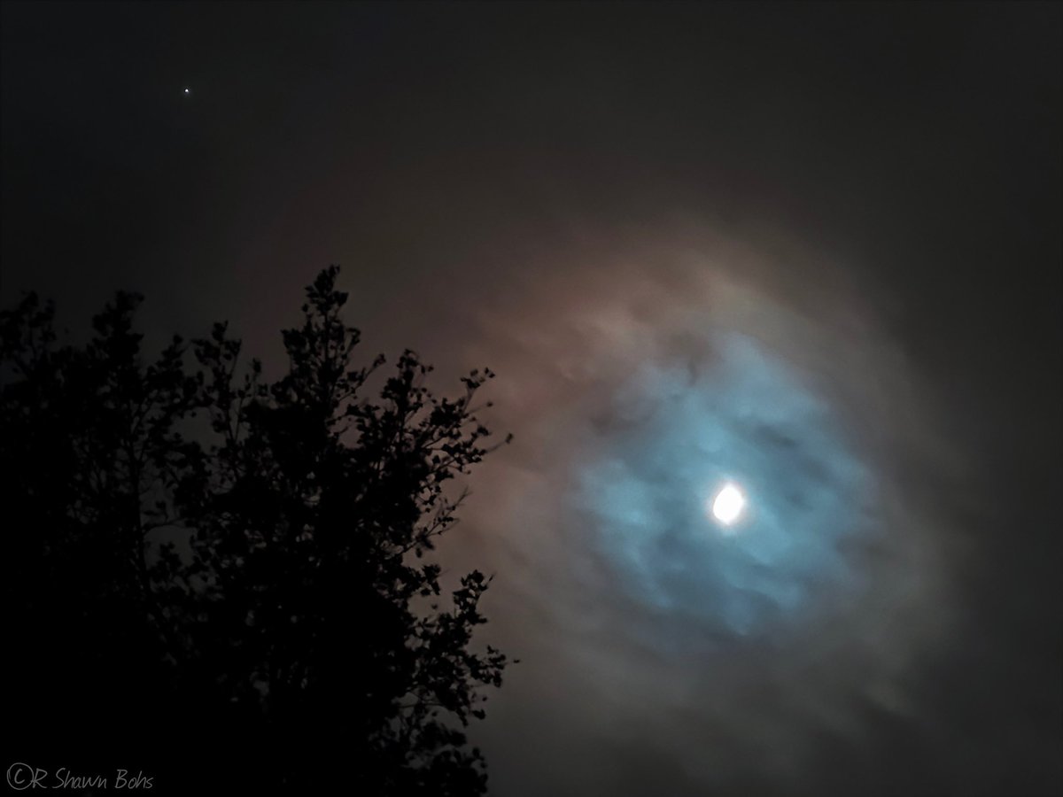 AsSceneInKC's tweet photo. #jupiter and the #moon tonight over #kansascity
.
.
.
#kansas #missouri https://t.co/CuUQEqIVWI
