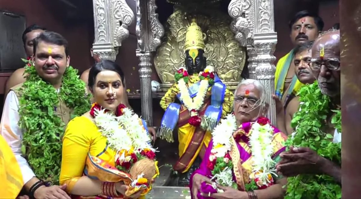 LokmatTimes_ngp's tweet photo. #Maharashtra Deputy Chief Minister #DevendraFadnavis and his wife #AmrutaFadnavis perform 'puja' and offer prayers to
#LordVitthal and #GoddessRukmini at #Pandharpur temple on the occasion of #AshadhiEkadashi.
@Dev_Fadnavis
@fadnavis_amruta
#Nagpur #LokmatTimesNagpur https://t.co/iA8upkMnfI