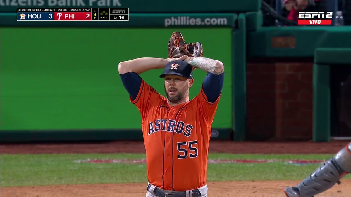 bubbaprog's tweet image. Not every day you see two players on opposite sides of the same play with the same reaction