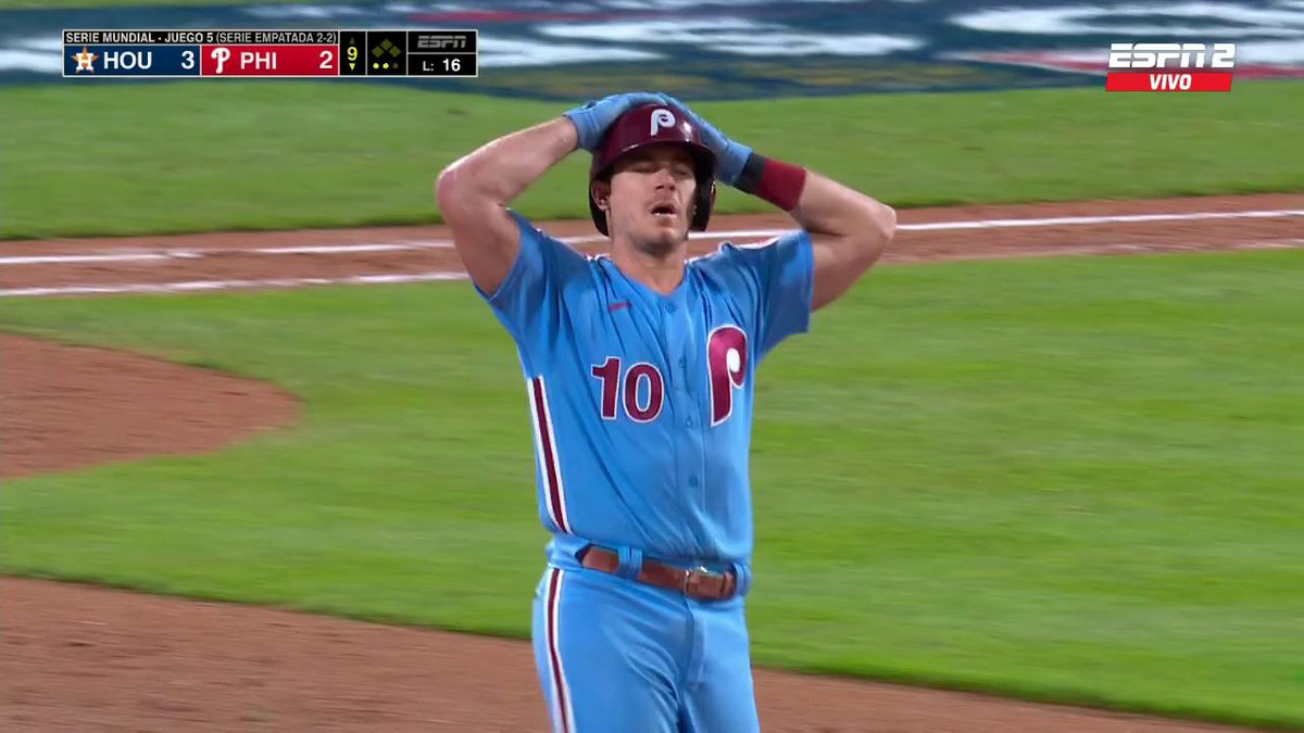 bubbaprog's tweet image. Not every day you see two players on opposite sides of the same play with the same reaction