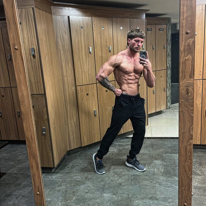 SHREDZ 🔪 #zyzz https://t.co/eZOdMI36v7<a href="/tag/zyzz"class="tags">#zyzz</a>