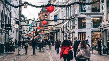 One of the most successful pedestrian streets in the world, the Strøget in Copenhagen was filled with cars until a 2 year pilot project in 1962. The opposition argued “no cars means no business” but the street has been a massive retail success, the city’s busiest shopping street.