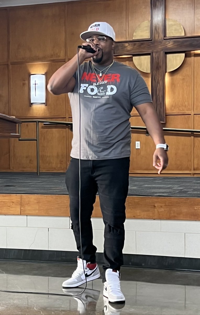 NeverFoldMvmt's tweet photo. Thankful for the opportunity to minister to the men at the Star Of Hope monthly. When you’ve sat where they’re sitting now and you made it out, it gives them hope. #LoveGodLovePeople #NeverFoldMovement https://t.co/CoZXQWMLZR