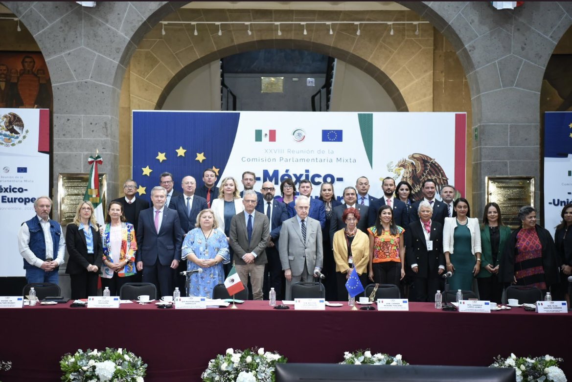 Mexikans's tweet photo. El día de ayer en la Antigua Sede del Senado Mexicano, se llevó a cabo la Reunión de la Comisión Parlamentaria Mixta México – Unión Europea.

Comisión que tiene por objetivo, fortalecer la cooperación y el diálogo entre nuestro país y las naciones de la Unión Europea. 🇲🇽🇪🇺 https://t.co/dJUFGDEK2y