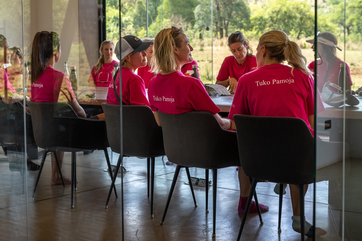 Singita_'s tweet photo. The day’s activities included a career fair and fun run with local high school girls and time spent with the @grumetifund at the Research and Innovation for the Serengeti Ecosystem (RISE) centre. Learn more about the Grumeti Fund here: https://t.co/r2goNoU1h7 https://t.co/wYcp2HRnlo