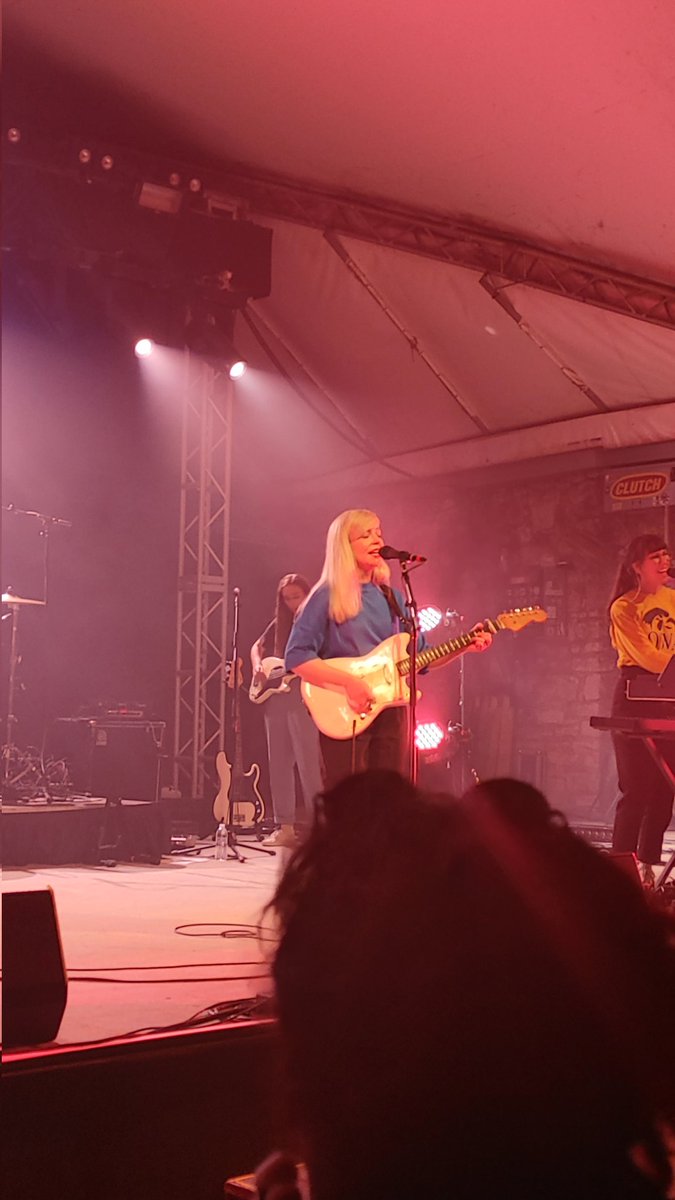 vic_rdz74's tweet photo. i love you @alvvaysband https://t.co/EKIz89CLST