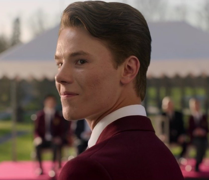 favdickinson's tweet image. a netflix já pode renovar young royals para uma terceira temporada, pois queremos wilhelm e simon destruindo a monarquia sueca