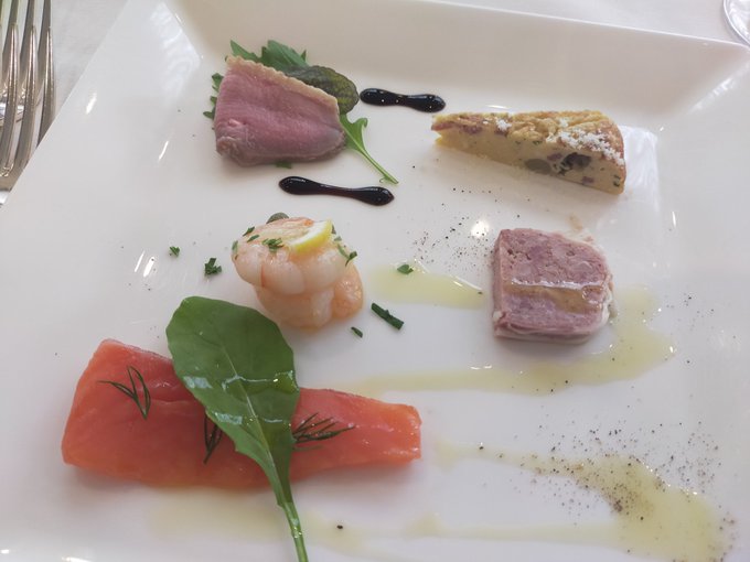 父と妹の誕生日を祝っておりました 