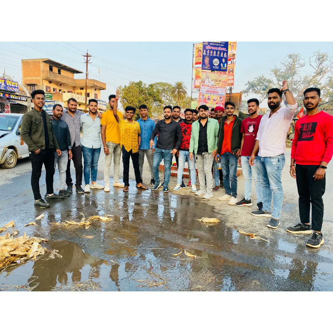 RG_Samri's tweet photo. छत्तीसगढ़ महतारी का अपमान नहीं सहेंगे.

युवा कांग्रेस के प्रदेश अध्यक्ष @AkashSharmaINC जी के निर्देश पर छत्तीसगढ़ महतारी का अपमान करने वाले भाजपा प्रदेश सह प्रभारी नितिन नबीन का पुतला दहन आज @IYCChhattisgarh व @NSUICG राजपुर के साथियों के साथ किया

@bhupeshbaghel @Devendra_1925 https://t.co/nrcOyScDMT