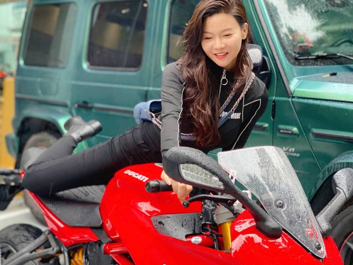 BluensteinMria's tweet photo. #名前：#桜子
#年齢：37
#性別：女性
#車種：ハーレーx 48、ドゥカティ、川崎
#住:大阪
#オートバイ愛好家
#好き：#撮影、#スキー⛷️、#機関車、#クラシックダンス、#カラオケ、#釣り🎣#音楽🎶#ダイビング、#アウトドアなど、#共通の趣味を持った人と旅行したいのでよろしくお願いします https://t.co/5hHqiMiOmZ