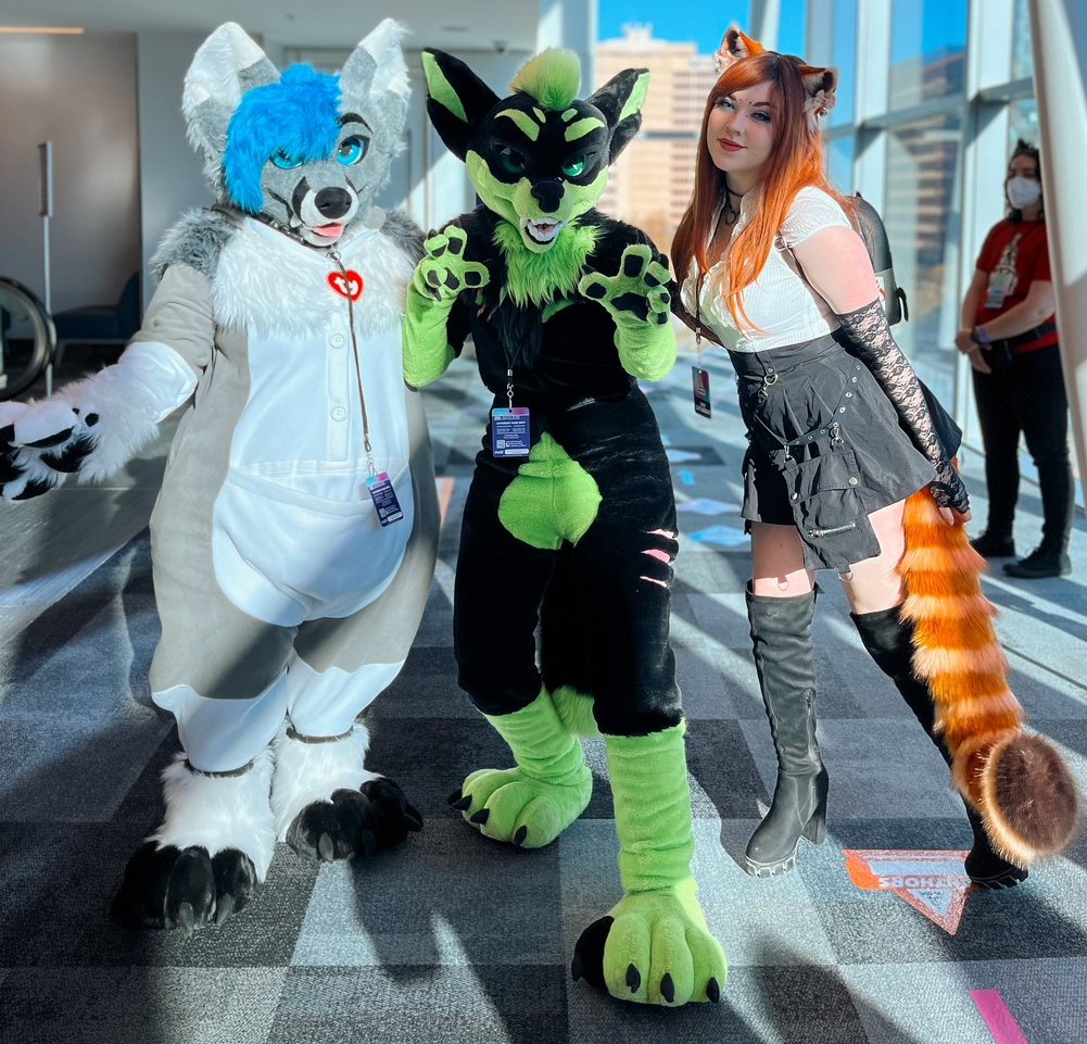 Foxeh_Blue's tweet image. 2013 VS 2022 #Halloween2022 #Halcon2022