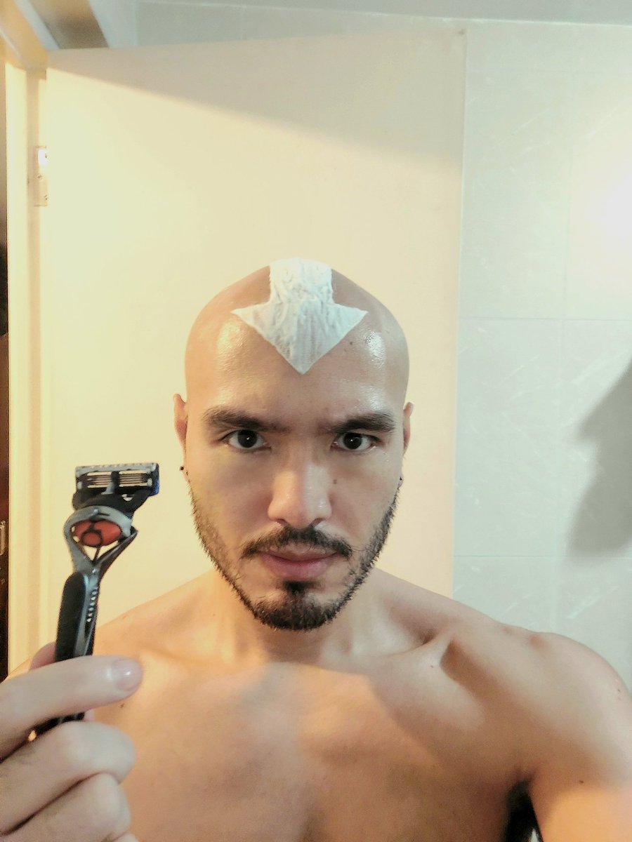 Eldridgeque's tweet photo. A late halloween "costume" 😅 I was shaving but thought the remaining foam was shaped familiar so refined it a little. Maybe for next Halloween it's for real?
#aang #avatarthelastairbender #tenzin #airnation #shaving https://t.co/a47EoA0XjI