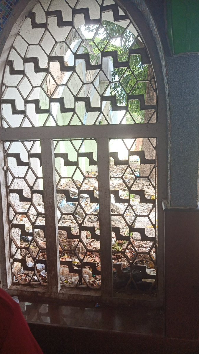 NiranjanAyu's tweet photo. #IRCTC @IRCTCofficial it's worst situation at queue in Raichur station i hope you consider this request https://t.co/Wtih7Y2jNr