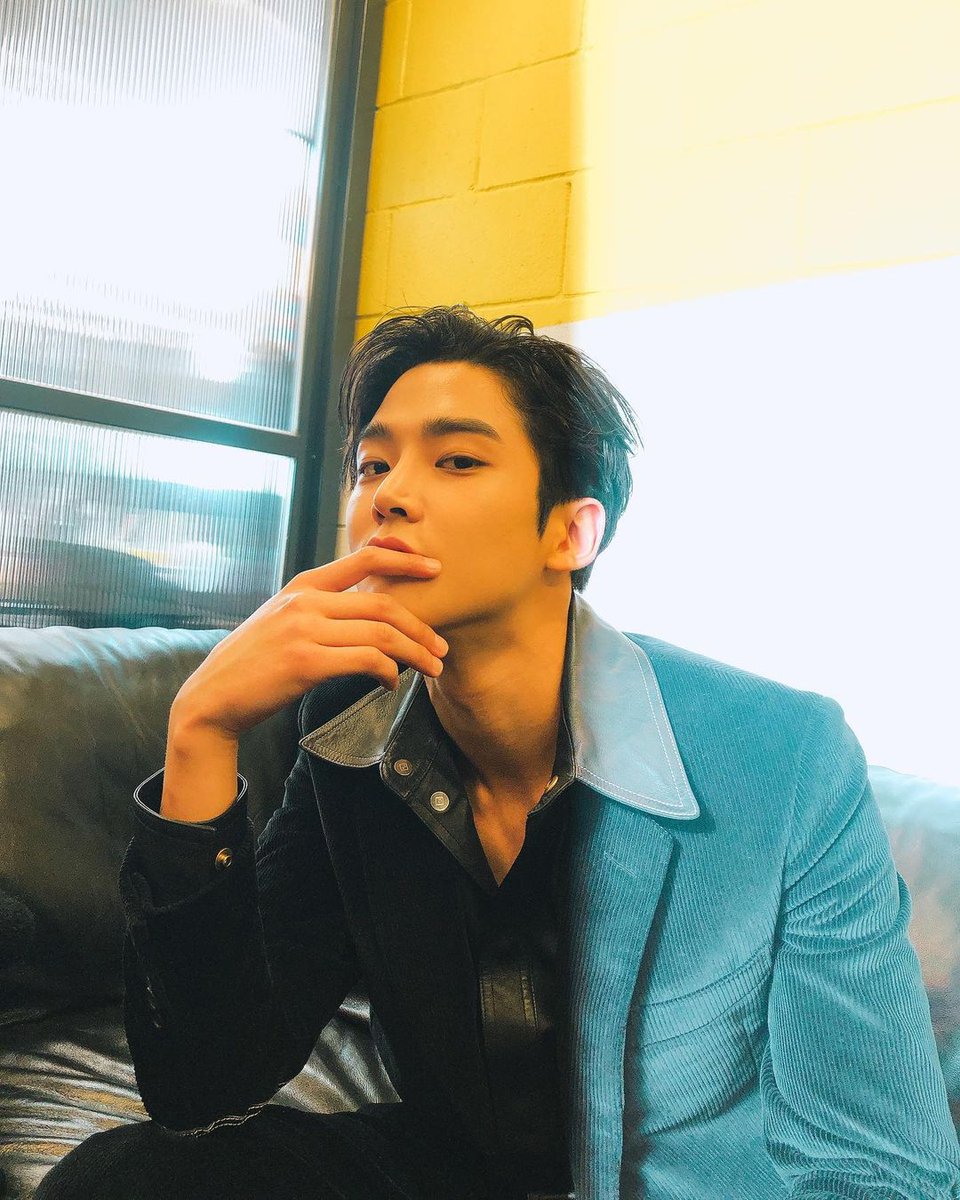 thread of rowoon’s viral videos on twitter